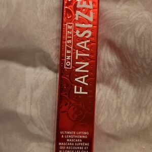ONE/SIZE Fantasize Mascara in Vibrant Red